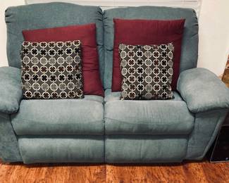 Dual Reclining Loveseat.