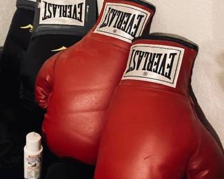 Leather Everlast Boxing Gloves. 2 Sets Black and Red.