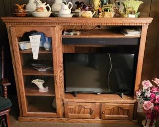 Oak Unit w TV & Sound Bar