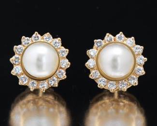 Ladies Pair of Gold, Pearl and Diamond Ear Studs