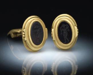 Kieselstein Cord Vintage Pair of 18K Gold and Carved Carnelian Cufflinks
