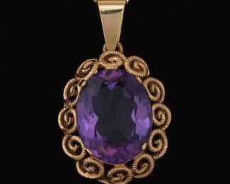Ladies Italian Gold and Amethyst Pendant on Chain