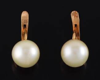 A Pair of Pearl Earrings with Lever Backs