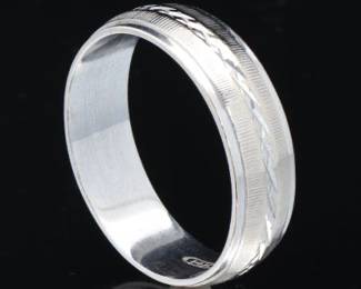 Classical Gold with Diamond Cut Design Band