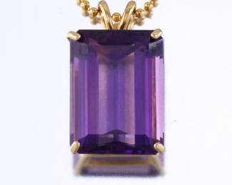 Ladies Gold and Amethyst Pendant on Chain