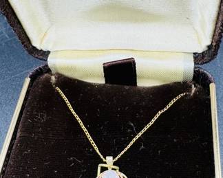 Vintage 14 karat opal necklace