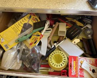 Lot 391 | Contents Of Drawers
