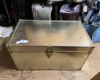Lot 322 | Vintage Trunk
