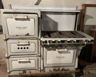 Lot 421 | Detroit Jewel Stove
