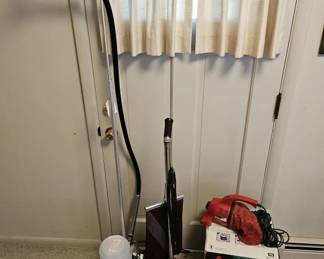 Lot 125 | Vtg Jiffy Steamer & Vacuums Lot
