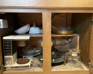 Lot 390 | Content of Cupboard
