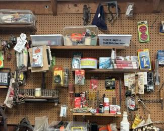 Lot 191 | Contents of Wall
