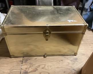 Lot 319 | Vintage Trunk
