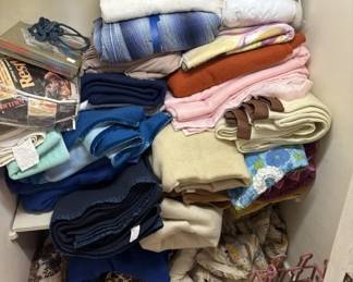 Lot 219 | Contents of Closet
