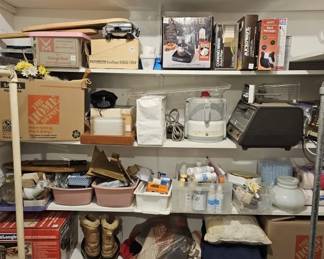 Lot 43 | Contents of Shelves
