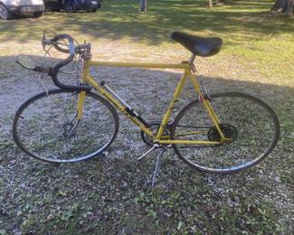 Lot 96 | Vintage Schwinn Le Tour Bike
