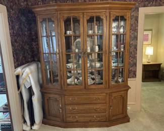 Lot 114 | Vtg Thomasville China Cabinet
