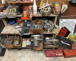 Lot 196 | Contents of Bench
