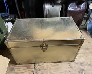 Lot 324 | Vintage Trunk

