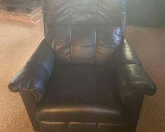Lot 5 | Leather Recliner
