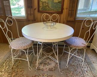 Lot 430 | Kitchen Table Set

