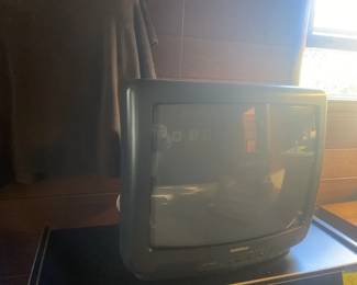 Lot 10 | 25" Tv
