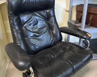 Lot 347 | Rotating Reclining Chair

