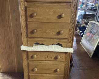 Lot 214 | 2 Nightstands

