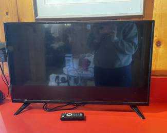 Lot 374 | 32in Insignia TV
