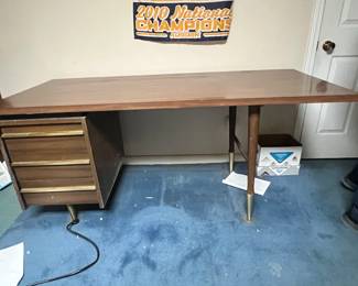 FREE - Person claiming is responsible for the muscle/tools to move/load. No stairs. 