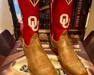 New OU cowboy boots size 10 by Nicona