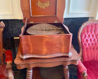 Working Antique Regina metal disc music box with several metal music discs.