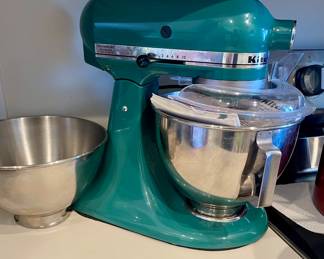 Like new Kitchenaid mixer