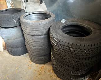 Bridgestone Blizzak W965 LT265 Tire Set