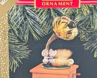 (7 PCS) HALLMARK ORNAMENTS, MICE ALL IN ORIGINAL BOXES INCLUDES: "VERY MERRY MINUETS", "SONG AND DANCE" & MORE RE...