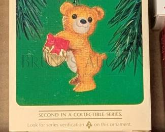 (19 PCS) HALLMARK ORNAMENTS, BEARS ALL IN ORIGINAL BOXES INCLUDES: "LOVING BEAR", "CINNAMON BEAR" & MORE RETAIL VALUE...
