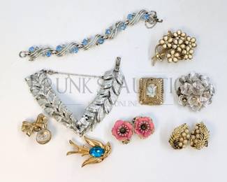 DESIGNER CORO JEWELRY LOT (1) LOT OF DESIGNER, CORO, JEWELRY. 2 BRACELETS - 7" 2 PAIRS OF CLIP-ON EARRINGS 5 BROACHES