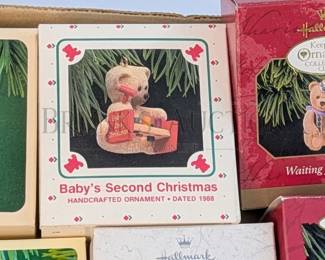 (19 PCS) HALLMARK ORNAMENTS, BEARS ALL IN ORIGINAL BOXES INCLUDES: "LOVING BEAR", "CINNAMON BEAR" & MORE RETAIL VALUE...
