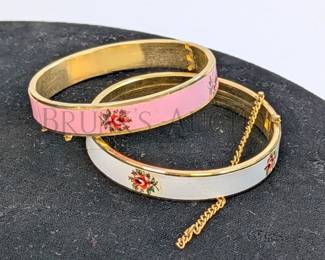 (2) ENAMELED BRACELETS / (3) PORCELAIN PCS (2) ENAMELED YOUTH BANGLE BRACELETS. (3) ASSORTED PORCELAIN PCS - LIMOGES PIN,...

