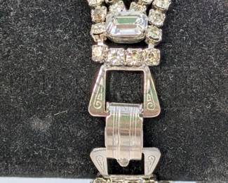 VINTAGE RHINESOTNE STATMENT NECKLACE AND BRACELET (1) BEAUTIFUL VINTAGE RHINESTONE STATEMENT NECKLACE. 16" (1) V...