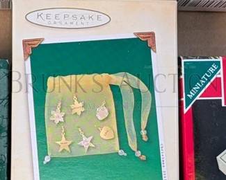 (17 PCS) HALLMARK ORNAMENTS, MINIS ALL IN ORIGINAL BOXES INCLUDES: "CANDY APPLE MOUSE", "PRESENT OF ANGELS" & MORE R...