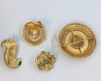 (4) VINTAGE GOLD TONED PINS (4) VINTAGE GOLD TONED FASHION PINS. NO MARKS LARGEST IS 2.5" IN DIAMETER
