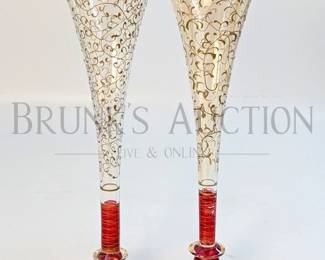 (2) ART GLASS STEMS / (2 PCS) ALUMINUM (2) ART GLASS STEMS, RUBY AND GOLD PAINTED, 10.5" T (1) ALUMINUM TRIVET, ACORN, 9.5...