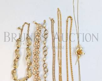 LOT OF GOLD TONED VINTAGE FASHION JEWELRY (1) LOT OF GOLD TONED VINTAGE FASHION JEWELRY. 4 NECKLACES (1 IS 14K GOLD P...