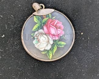 (2) ENAMELED BRACELETS / (3) PORCELAIN PCS (2) ENAMELED YOUTH BANGLE BRACELETS. (3) ASSORTED PORCELAIN PCS - LIMOGES PIN,...
