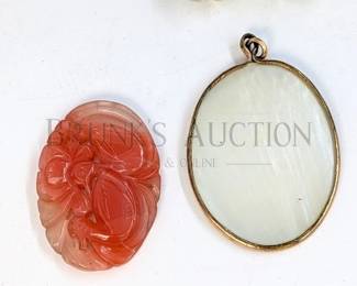 NATURAL STONE JEWELRY LOT (1) LOT OF NATURAL STONE JEWELRY INCLUDING: - MOTHER OF PEARL EARRINGS/PENDANT - CORAL SCR...