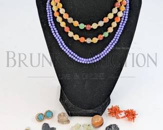 NATURAL STONE JEWELRY LOT (1) LOT OF NATURAL STONE JEWELRY INCLUDING: - MOTHER OF PEARL EARRINGS/PENDANT - CORAL SCR...