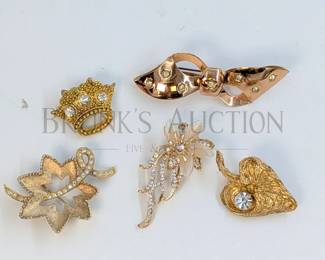 (5) FASHION BROACHES (5) FASHION BROACHES - SOME VINTAGE. LARGEST IS 3"
