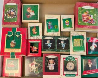 (17 PCS) HALLMARK ORNAMENTS, MINIS ALL IN ORIGINAL BOXES INCLUDES: "CANDY APPLE MOUSE", "PRESENT OF ANGELS" & MORE R...