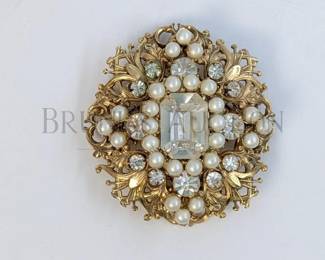 LARGE VICTORIAN STYLE COLLAR BROACH (1) LARGE VICTORIAN STYLE COLLAR BROACH WITH RHINESTONES AND FAUX PEARLS. ALSO CO...